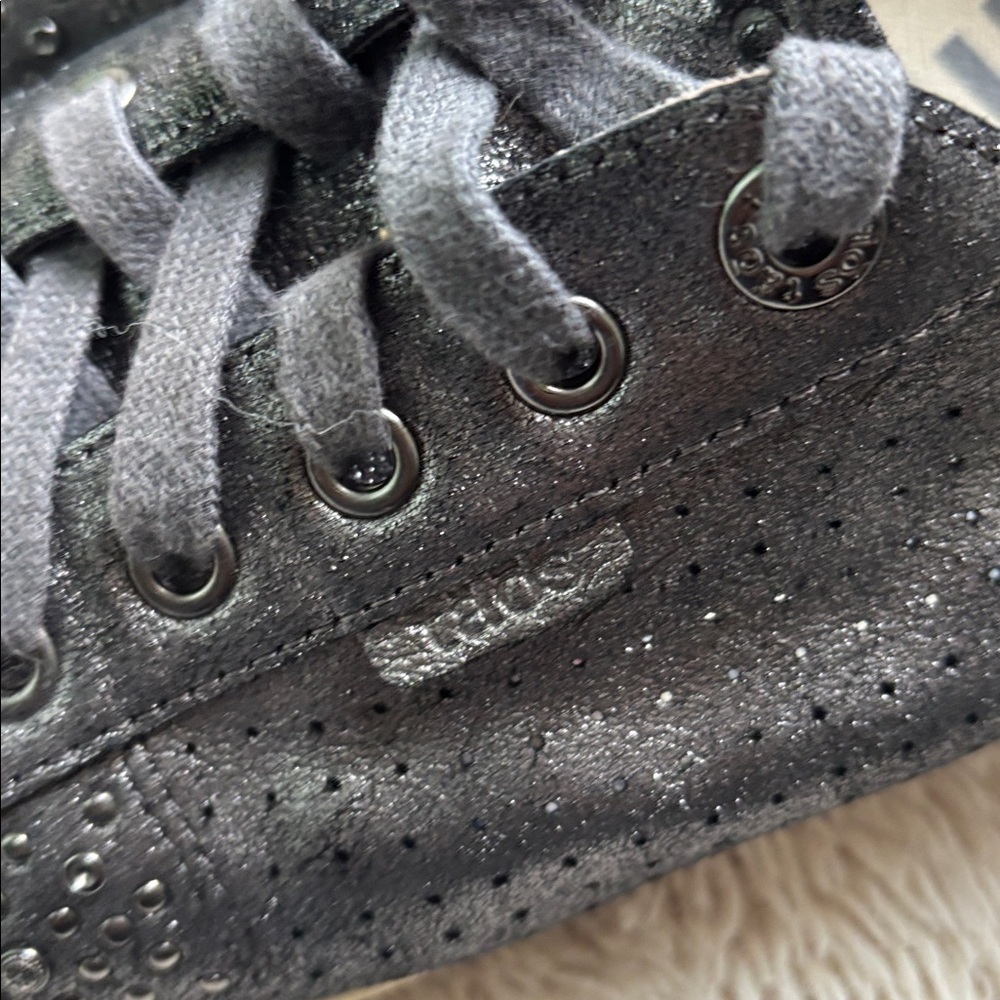 Taos woman’s black metallic Freedom sneaker size 10 - Picture 6 of 8